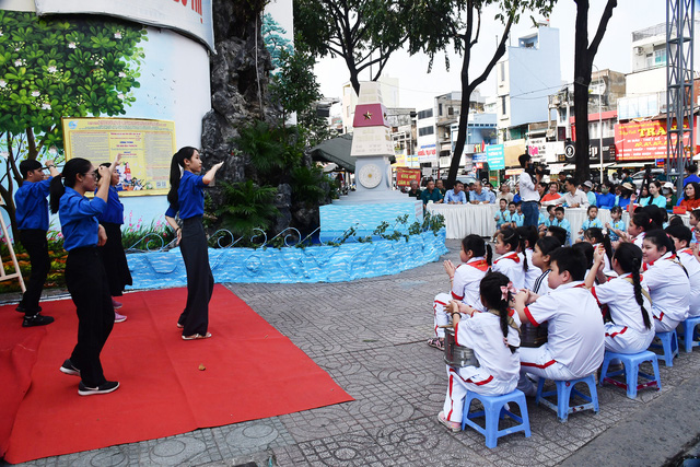 Chương trình văn nghệ tại lễ khánh thành - Ảnh: N.H