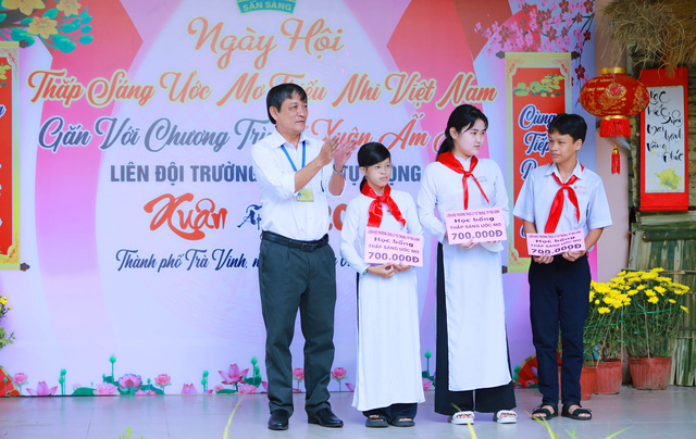 Trường THCS Lý Tự Trọng (Trà Vinh) "thắp sáng ước mơ" trước thềm năm mới- Ảnh 1.