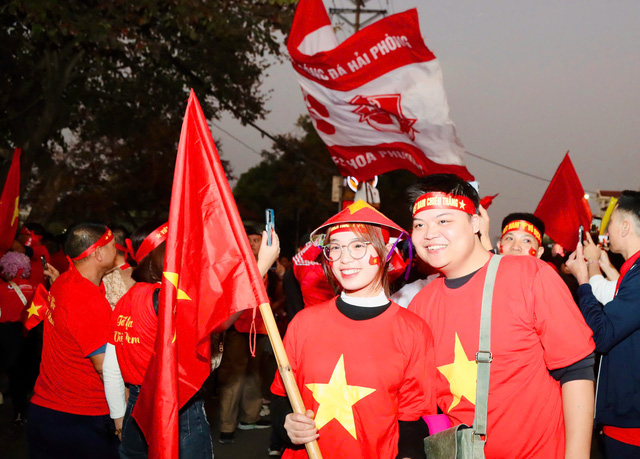 Chung kết ASEAN Cup 2024: Việt Nam đánh bại Thái Lan 2-1- Ảnh 1.