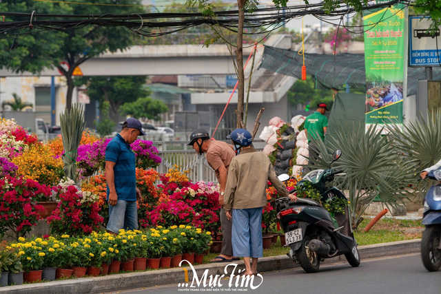 Thuyền hoa Tết rộn ràng cập bến Bình Đông- Ảnh 6.