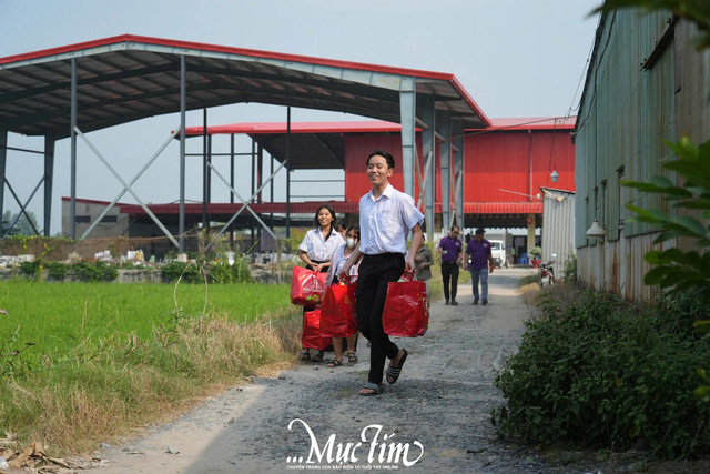 200 thiếu nhi Long An vui nhận quà Tết cho em 2025 - Ảnh 12.