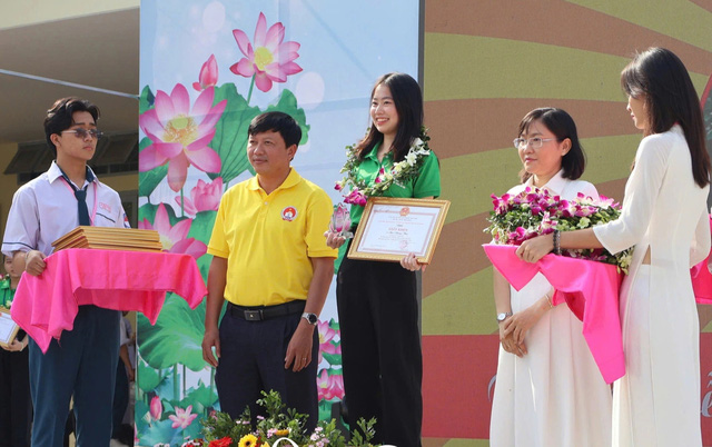 Hội trại truyền thống 9-1: niềm tự hào của học trò được tuyên dương- Ảnh 4.