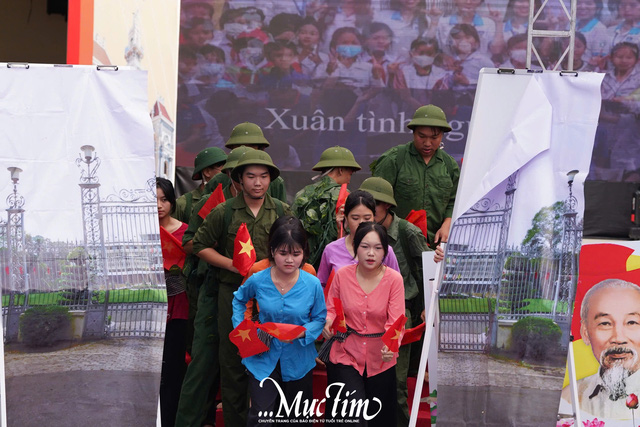 Hội trại Truyền thống 9-1 cụm 8: Người trẻ hòa nhịp lịch sử- Ảnh 8.