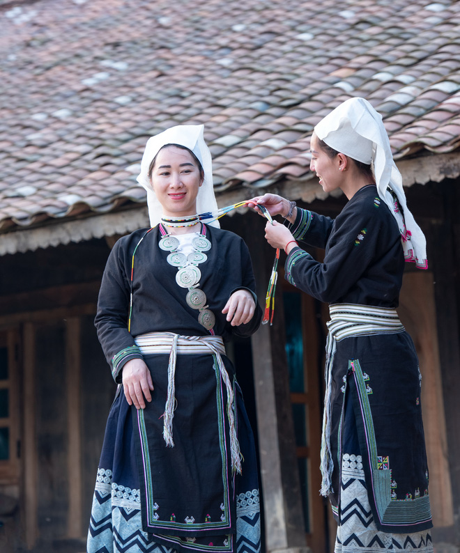 Lên Hoài Khao, ngắm sáp ong, ăn món Dao Tiền