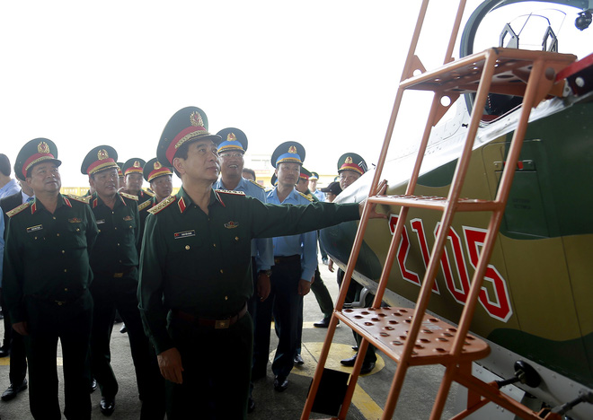 Bộ trưởng Bộ Quốc phòng: Đảm bảo để bộ đội đón Tết vui tươi và sẵn sàng chiến đấu cao - Ảnh 1.