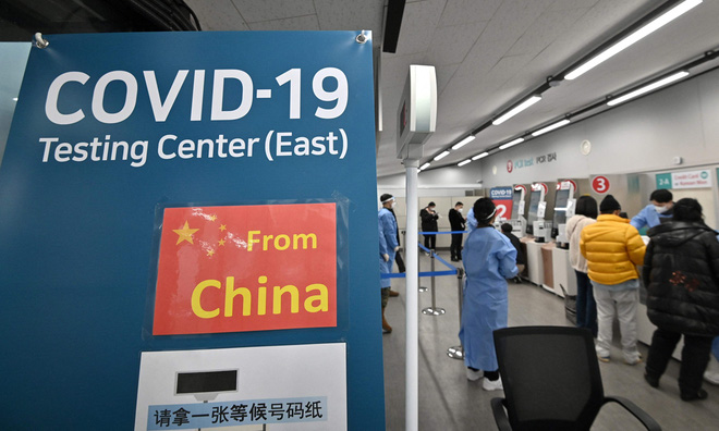 Trung Quốc đình chỉ cấp thị thực quá cảnh cho công dân Hàn Quốc, Nhật Bản - Ảnh 1.