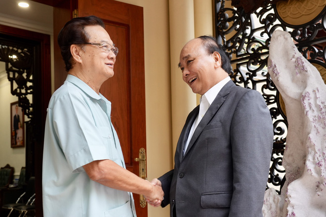 Chủ tịch nước Nguyễn Xuân Phúc dâng hương Bến Nhà Rồng, thăm nguyên lãnh đạo cấp cao - Ảnh 2.