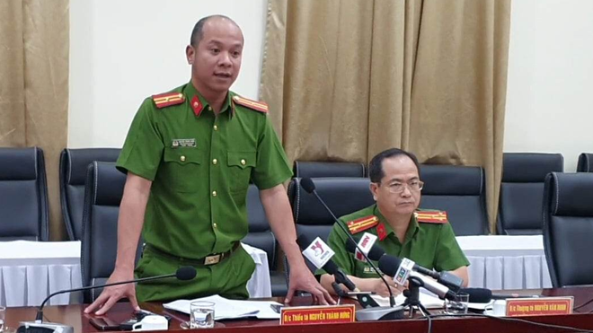 Thiếu tá Nguyễn Thành Hưng, phó trưởng phòng Cảnh sát sự hình Công an TP.HCM cung cấp thông tin - Ảnh: MINH HÒA