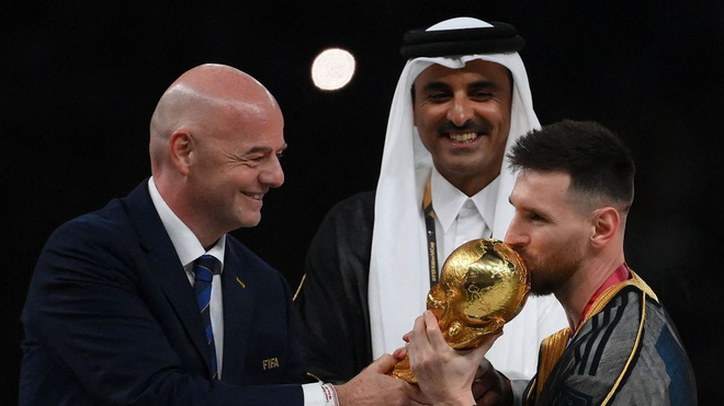 Chủ tịch FIFA tiếp tục trao hớt tóc cho tới team vô địch AFF Cup 2022 - Hình ảnh 1.