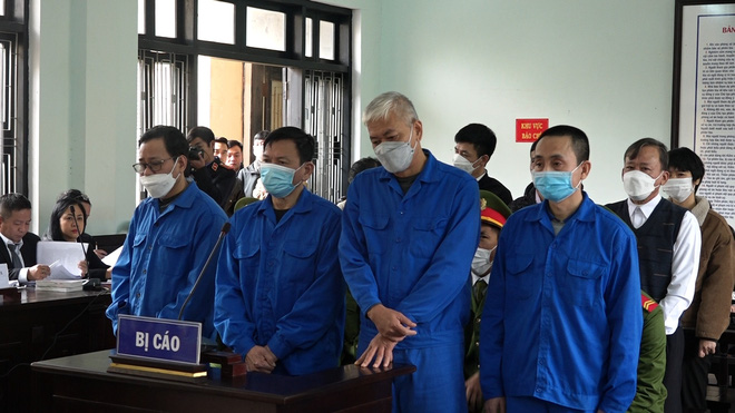 Nhận hối lộ, cựu giám đốc sân bay Phú Bài lãnh 15 năm 6 tháng tù - Ảnh 1.