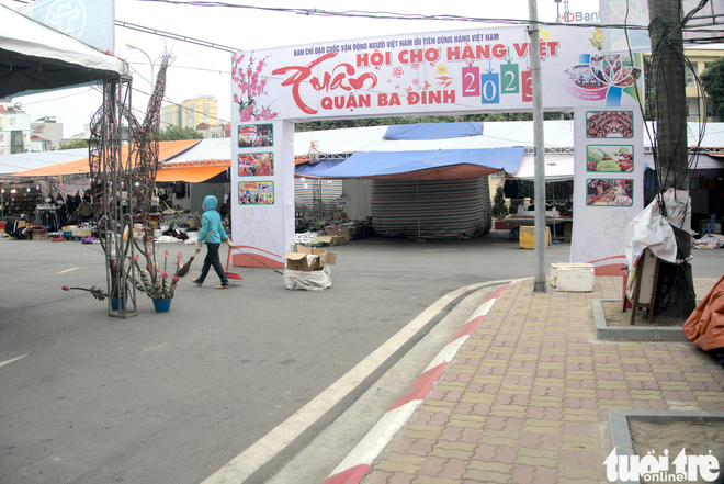 Bán hàng Tết ở hội chợ: Lỗ ngậm ngùi - Ảnh 1.