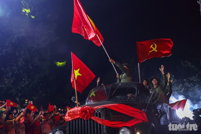 Ngày này 70 năm trước, người Hà Nội ‘cả đêm không ngủ, khóc và vui khủng khiếp’ - Ảnh 9.