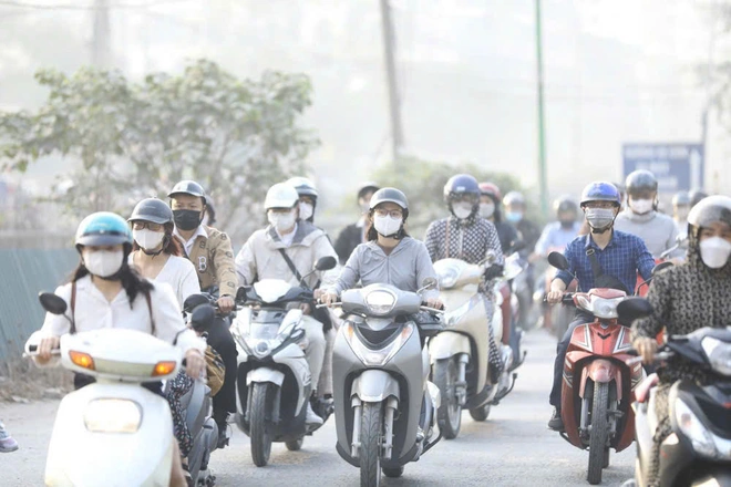 Sáng nay nhiều nơi ở Hà Nội có chất lượng không khí rất kém, bầu trời trắng đục - Ảnh 8.