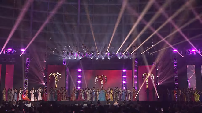 Tin tức giải trí 11-11: Miss Universe bị chê chất lượng kém, Lisa BlackPink gây sốt trong phim mới - Ảnh 8.