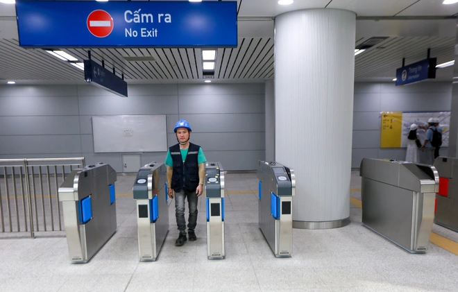 Diện mạo ga ngầm Bến Thành: Ga lớn nhất của metro số 1 sẵn sàng khai thác thương mại - Ảnh 4.