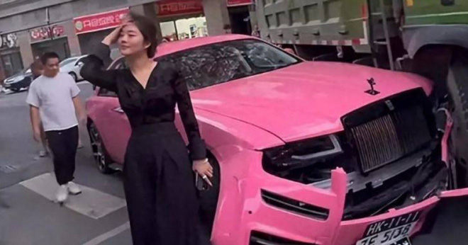 Phú bà Rolls-Royce bị xe tải đâm có pha xử lý 'hết nấc': Bảo hiểm không đủ trả nhưng nói 'không sao' - Ảnh 1.