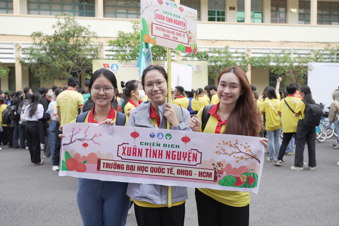 Hoa hậu Ngọc Châu, Bảo Ngọc và ca sĩ Phương Mỹ Chi tham gia Xuân Tình Nguyện 2025- Ảnh 10.