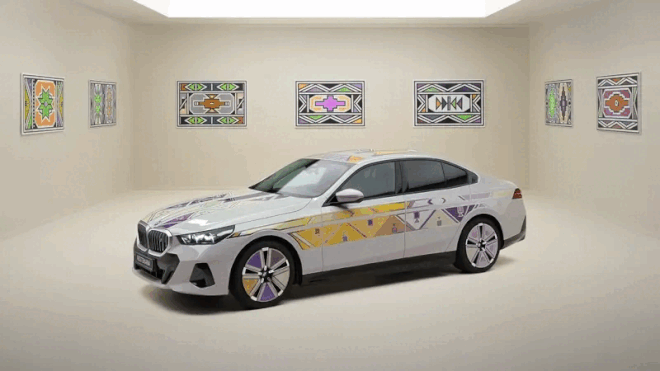 Xe BMW nghệ thuật với lớp sơn đổi màu độc nhất vô nhị - Ảnh cắt từ video, nguồn: BMW