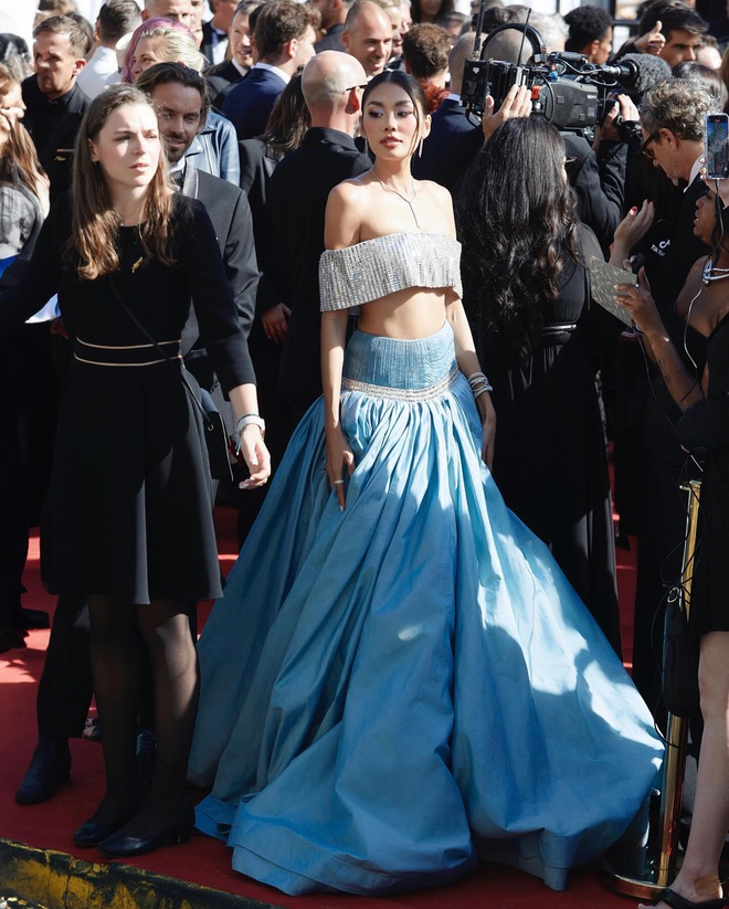 Thảm đỏ Cannes thật lắm mẫu đầm của các nhà thiết kế Việt- Ảnh 3. Thảm đỏ Cannes thật lắm mẫu đầm của các nhà thiết kế Việt- Ảnh 3.