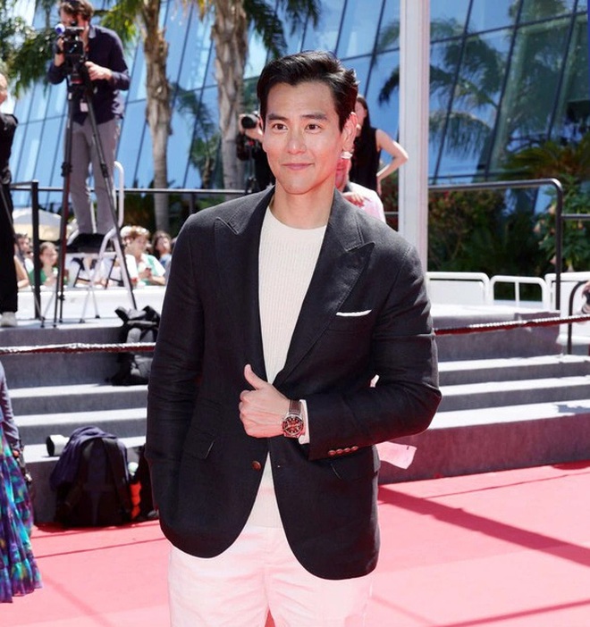 Selena Gomez rực rỡ áp đảo trên thảm đỏ Cannes, loạt khách mời hở bạo, diêm dúa- Ảnh 7. Selena Gomez rực rỡ áp đảo trên thảm đỏ Cannes, loạt khách mời hở bạo, diêm dúa- Ảnh 7.