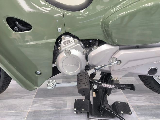 Đắt hơn 50 triệu đồng, Honda Super Cub 110 nhập Nhật hơn gì bản Thái?- Ảnh 12.