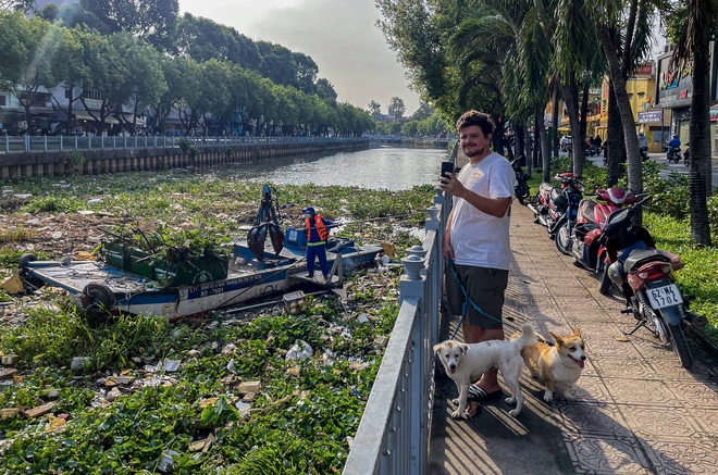 Ngược dòng Nhiêu Lộc - Thị Nghè tìm nguồn thải gây sự cố 100 tấn rác ùn ứ- Ảnh 13. Ngược dòng Nhiêu Lộc - Thị Nghè tìm nguồn thải gây sự cố 100 tấn rác ùn ứ- Ảnh 13.