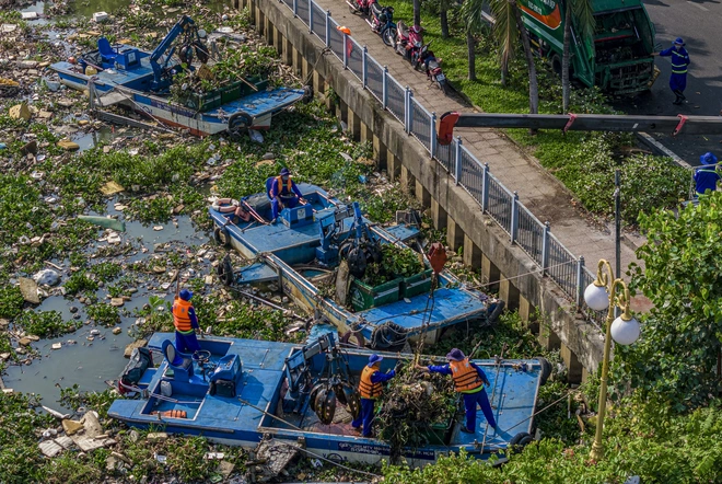 Ngược dòng Nhiêu Lộc - Thị Nghè tìm nguồn thải gây sự cố 100 tấn rác ùn ứ- Ảnh 14. Ngược dòng Nhiêu Lộc - Thị Nghè tìm nguồn thải gây sự cố 100 tấn rác ùn ứ- Ảnh 14.