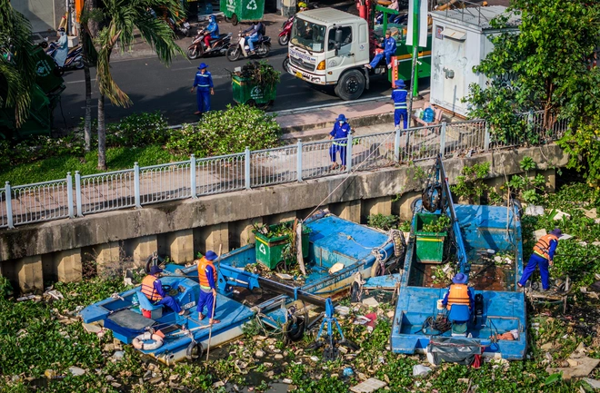 Ngược dòng Nhiêu Lộc - Thị Nghè tìm nguồn thải gây sự cố 100 tấn rác ùn ứ- Ảnh 16. Ngược dòng Nhiêu Lộc - Thị Nghè tìm nguồn thải gây sự cố 100 tấn rác ùn ứ- Ảnh 16.