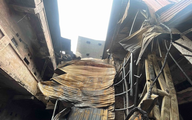 Xác xe máy ngổn ngang tại hiện trường vụ cháy 14 người chết ở Hà Nội- Ảnh 5. Xác xe máy ngổn ngang tại hiện trường vụ cháy 14 người chết ở Hà Nội- Ảnh 5.