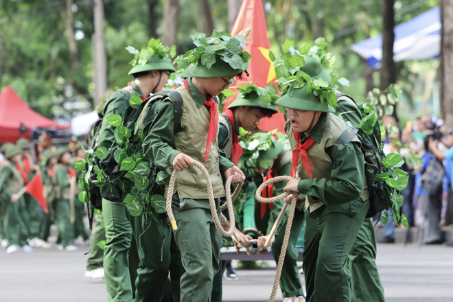Hoành tráng lễ diễu hành tại hội quân Em là chiến sĩ Điện Biên Thành phố Bác Hồ- Ảnh 5.