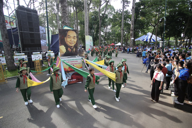 Hoành tráng lễ diễu hành tại hội quân Em là chiến sĩ Điện Biên Thành phố Bác Hồ- Ảnh 6.
