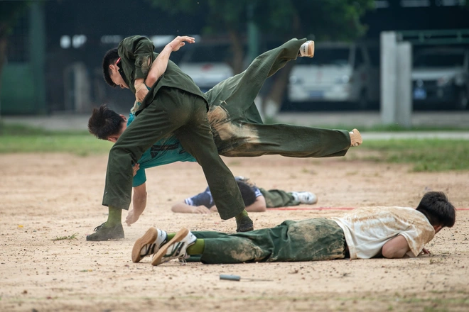 Hơn 1.000 chiến sĩ công an biểu diễn võ thuật, diễu binh trong lễ bế giảng khóa huấn luyện- Ảnh 11. Hơn 1.000 chiến sĩ công an biểu diễn võ thuật, diễu binh trong lễ bế giảng khóa huấn luyện- Ảnh 11.