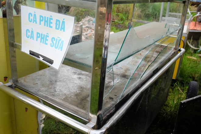 Xe hàng rong, bảng hiệu chất đống trong trụ sở UBND phường, có xe 5 năm không ai đến nhận- Ảnh 7. Xe hàng rong, bảng hiệu chất đống trong trụ sở UBND phường, có xe 5 năm không ai đến nhận- Ảnh 7.