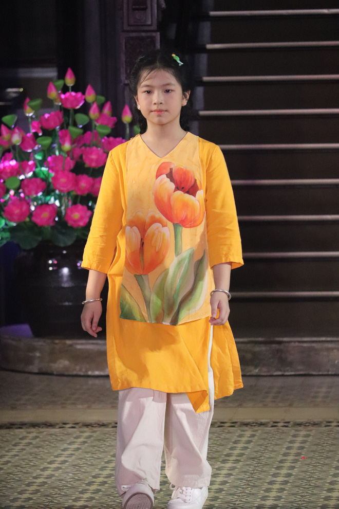 Mãn nhãn với màn trình diễn áo dài của mẫu nhí tại Lễ hội Thiếu nhi KIDS Fest 2024- Ảnh 12.