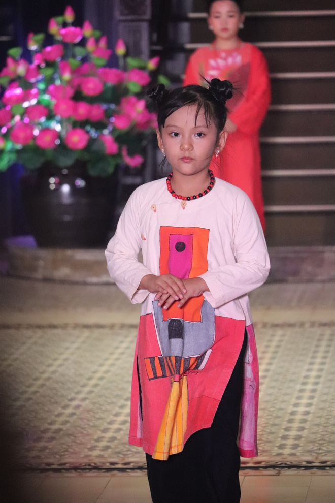Mãn nhãn với màn trình diễn áo dài của mẫu nhí tại Lễ hội Thiếu nhi KIDS Fest 2024- Ảnh 13.