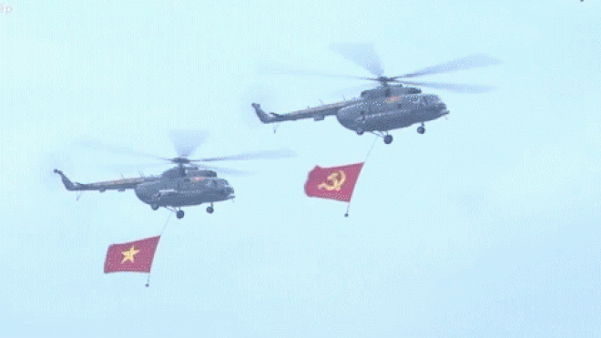 Lễ kỷ niệm 70 năm Chiến thắng Điện Biên Phủ: Máy bay mang cờ Đảng cờ nước đang bay trên bầu trời- Ảnh 6.