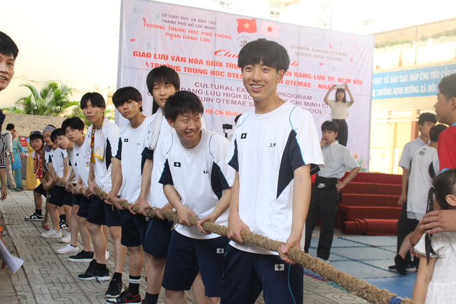 Học sinh Nhật học nhảy sạp cùng teen Trường THPT Phan Đăng Lưu- Ảnh 8.