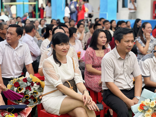 Âm vang của 3 tiếng trống trường tại lễ tri ân trưởng thành Trường THPT Bùi Thị Xuân- Ảnh 10.