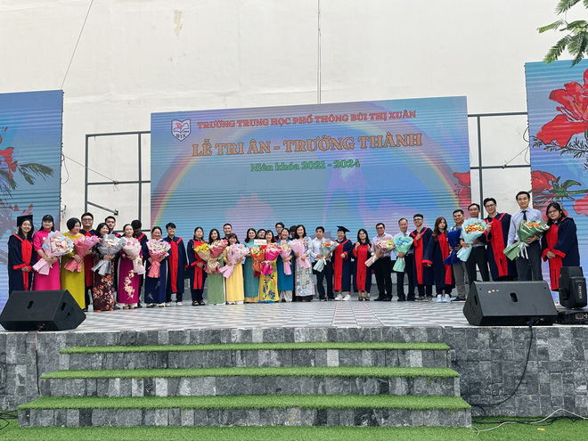 Âm vang của 3 tiếng trống trường tại lễ tri ân trưởng thành Trường THPT Bùi Thị Xuân- Ảnh 12.