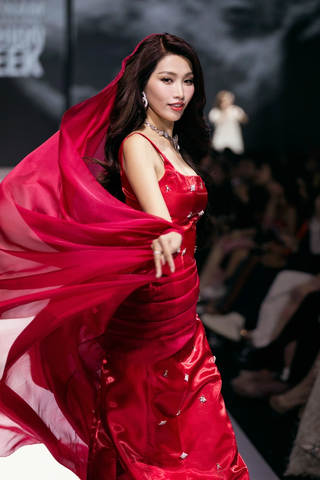 Tuần lễ thời trang quốc tế Việt Nam thiếu điểm nhấn giải trí- Ảnh 3. Tuần lễ thời trang quốc tế Việt Nam thiếu điểm nhấn giải trí- Ảnh 3.