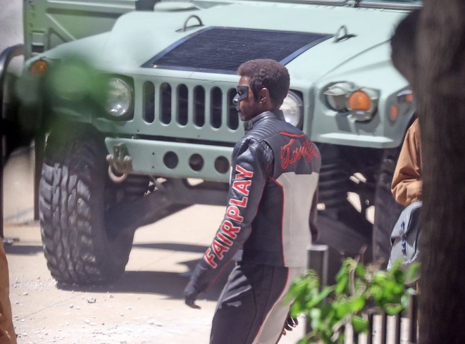 Fan chê trang phục Superman mới, cái bóng Henry Cavill quá lớn- Ảnh 2. Fan chê trang phục Superman mới, cái bóng Henry Cavill quá lớn- Ảnh 2.