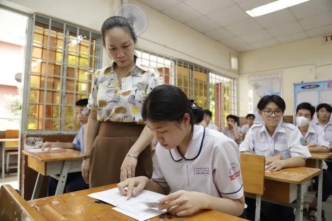 Hơn 98.000 thí sinh làm thủ tục thi vào lớp 10 ở TP.HCM- Ảnh 2. Hơn 98.000 thí sinh làm thủ tục thi vào lớp 10 ở TP.HCM- Ảnh 2.