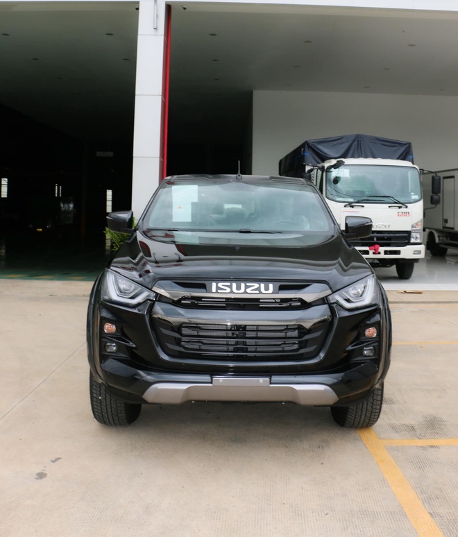 Tin tức giá xe: Isuzu D-Max giảm 120 triệu tại đại lý, tăng sức cạnh tranh với Ford Ranger- Ảnh 3. Tin tức giá xe: Isuzu D-Max giảm 120 triệu tại đại lý, tăng sức cạnh tranh với Ford Ranger- Ảnh 3.