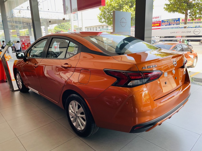 Tin tức giá xe: Nissan Almera giảm giá tới 116 triệu đồng tại đại lý, rẻ ngang Hyundai i10- Ảnh 7. Tin tức giá xe: Nissan Almera giảm giá tới 116 triệu đồng tại đại lý, rẻ ngang Hyundai i10- Ảnh 7.