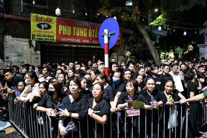 Những khoảnh khắc nghẹn lòng trong lễ Quốc tang Tổng Bí thư Nguyễn Phú Trọng- Ảnh 6. Những khoảnh khắc nghẹn lòng trong lễ Quốc tang Tổng Bí thư Nguyễn Phú Trọng- Ảnh 6.