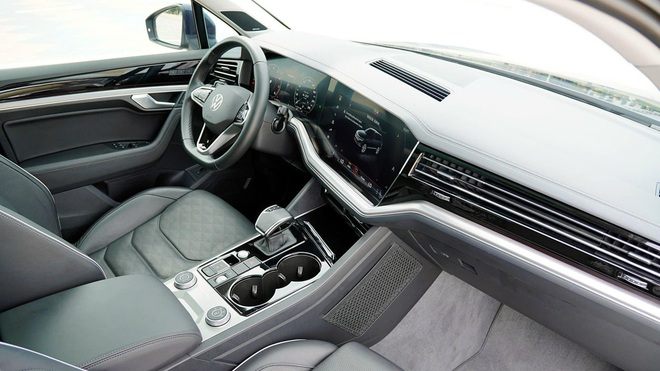 Tin tức giá xe: Volkswagen Touareg giảm tới 560 triệu, đối đầu BMW X5 bằng giá tiệm cận X3- Ảnh 4. Tin tức giá xe: Volkswagen Touareg giảm tới 560 triệu, đối đầu BMW X5 bằng giá tiệm cận X3- Ảnh 4.
