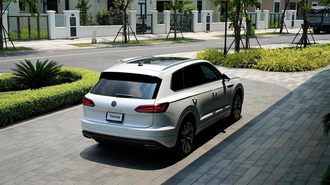 Tin tức giá xe: Volkswagen Touareg giảm tới 560 triệu, đối đầu BMW X5 bằng giá tiệm cận X3- Ảnh 3. Tin tức giá xe: Volkswagen Touareg giảm tới 560 triệu, đối đầu BMW X5 bằng giá tiệm cận X3- Ảnh 3.