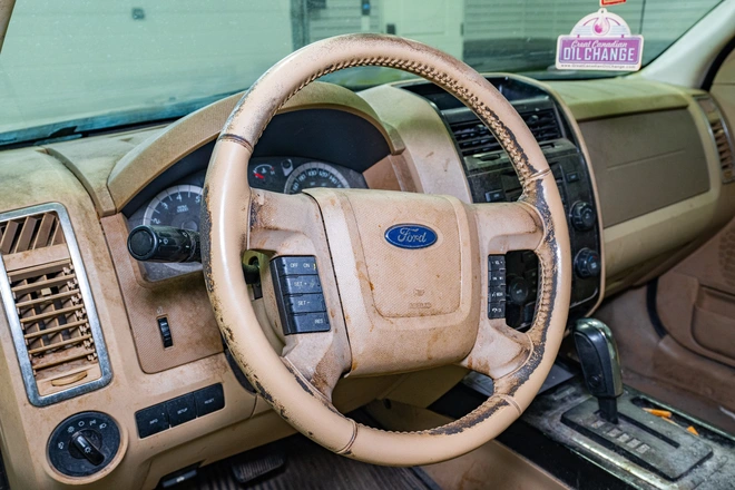 Ford Escape cũ khiến đại lý thu mua hết hồn: Bẩn đến mức phải đeo mặt nạ phòng độc- Ảnh 11. Ford Escape cũ khiến đại lý thu mua hết hồn: Bẩn đến mức phải đeo mặt nạ phòng độc- Ảnh 11.