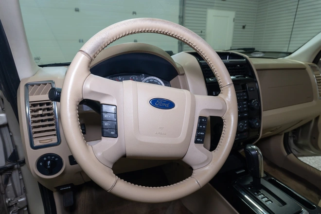 Ford Escape cũ khiến đại lý thu mua hết hồn: Bẩn đến mức phải đeo mặt nạ phòng độc- Ảnh 12. Ford Escape cũ khiến đại lý thu mua hết hồn: Bẩn đến mức phải đeo mặt nạ phòng độc- Ảnh 12.