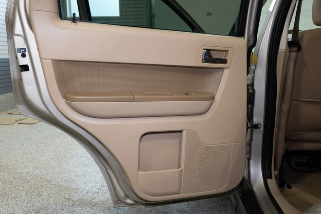 Ford Escape cũ khiến đại lý thu mua hết hồn: Bẩn đến mức phải đeo mặt nạ phòng độc- Ảnh 16. Ford Escape cũ khiến đại lý thu mua hết hồn: Bẩn đến mức phải đeo mặt nạ phòng độc- Ảnh 16.